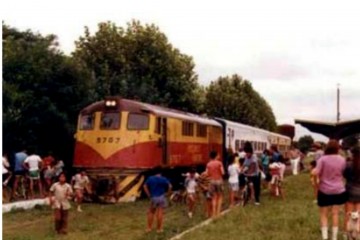 Tren en Gob. Monteverde con Duhalde_1992